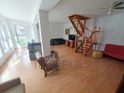 Casa individuala. 2 fronturi de pe 2 strazi (fata-spate)
