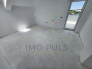 Penthouse. Lipovei. Terasa 66 mp. 2 Bai. Decomandat. Bucatarie inchisa