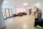 Casă de vânzare Furceni – 7 camere, teren 8.000 m - 2
