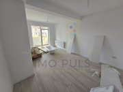 Apartament la parter cu balcon. Bucatarie separata. Loc de parcare
