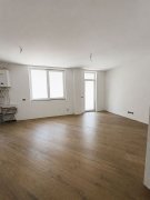 Apartament 3 camere, 2 bai, etaj intermediar, balcon, garaj, boxa