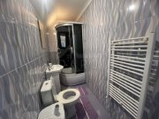 Apartament cu 2 camere si balcon deasupra la Mc Donalt de inchiriat zona centrala !
