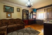 PRET NOU! Apartament 4 camere decomandat - bvd Revolutiei - COMISION 0