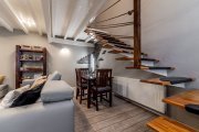 Ultracentral, 90 mp pe două niveluri