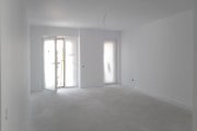 Apartament 3 camere 82 mp + 2 terase de 24 mp zona rezidentiala aerisita