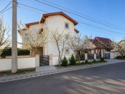 Duplex Spațios cu 3 Dormitoare și Curte Amenajată - 8