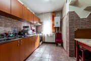 Rezervat Apartament cu 3 camere decomandat la parter in Confectii - 2