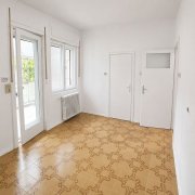 Apartament spațios cu 3 camere, 87 mp utili, 2 garaje, etaj 1 la casă - 8