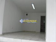 Spatiu comercial 200 mp Finisat cu Vad Comercial Vitrina Stradal Zona Stadion