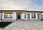Casa de vanzare la asfalt