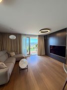 Apartament PREMIUM cu curte, terasă și lift cu acces direct în living