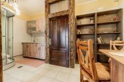 Spatiu comercial cu intrare din strada, fatada in curs de renovare - 2