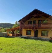 Vand sau schimb casa Campu Cetatii din caramida si lemn