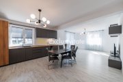 Apartament 3 camere cu gradina proprie de 147 mp, Stefanesti!