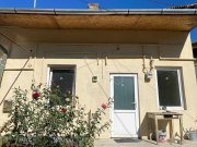Casă cu o cameră în curte comună